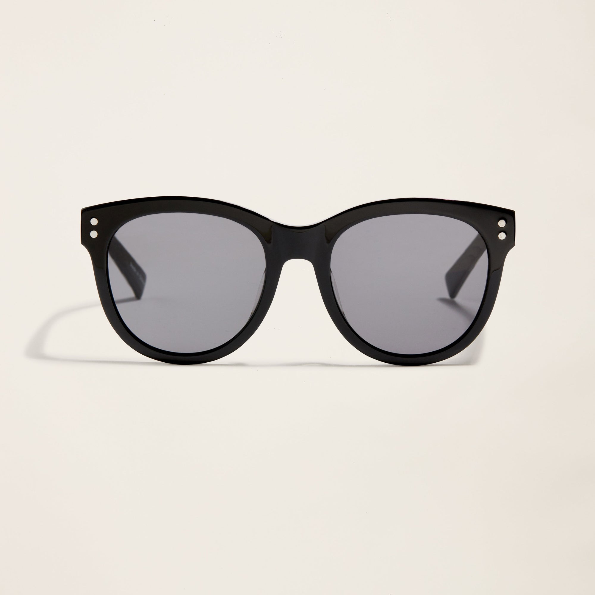 WilshireOversizedRoundSunglasses_Black_Womens_StillLife_1x1_0339.jpg