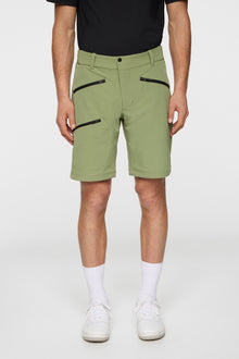 Men | Adrian Softshell Shorts | Oil Green