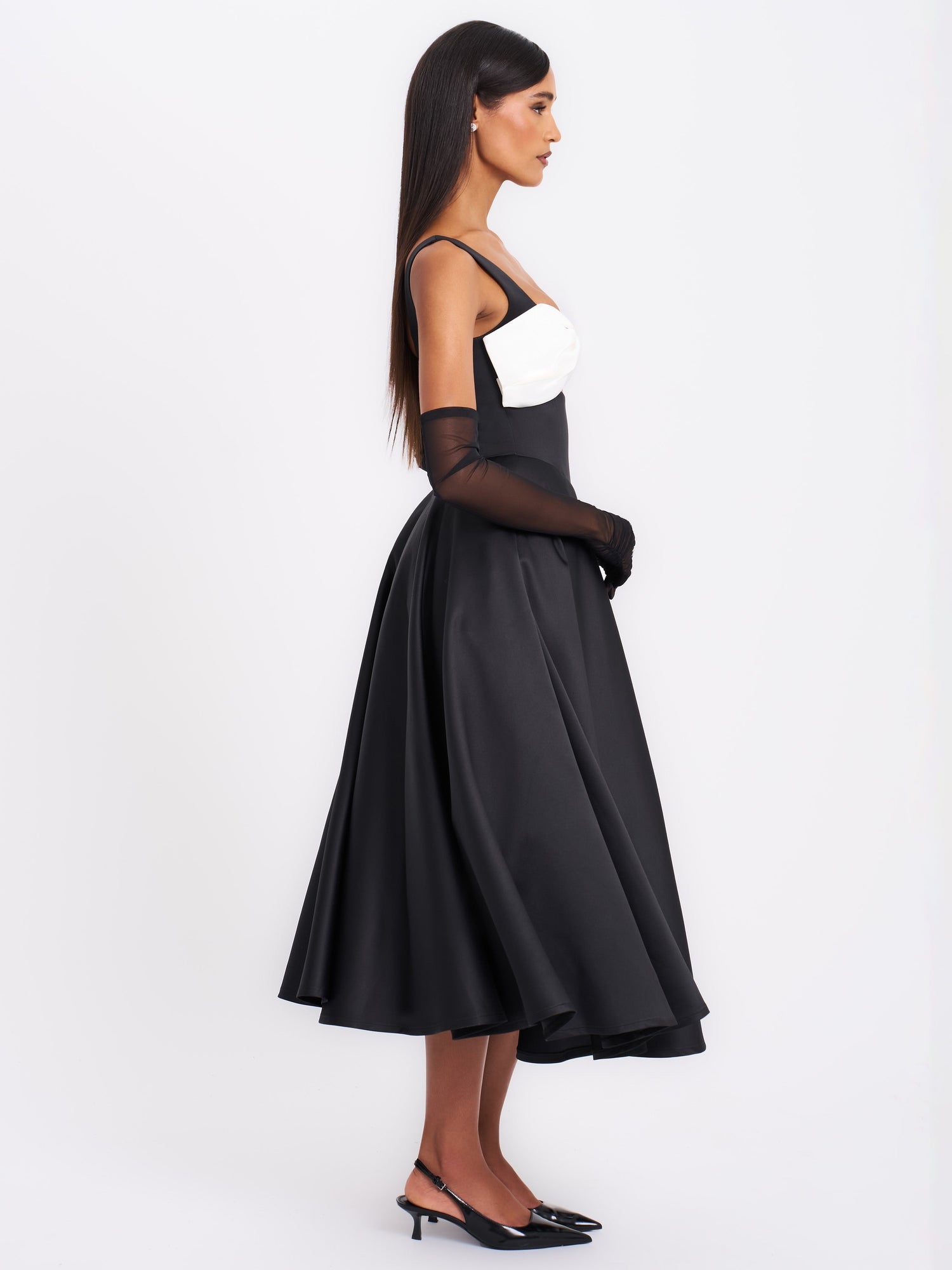 Edda Maxi Gown with White Bow | Black