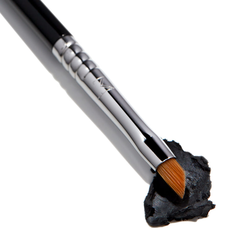 Winged Liner Brush | E06