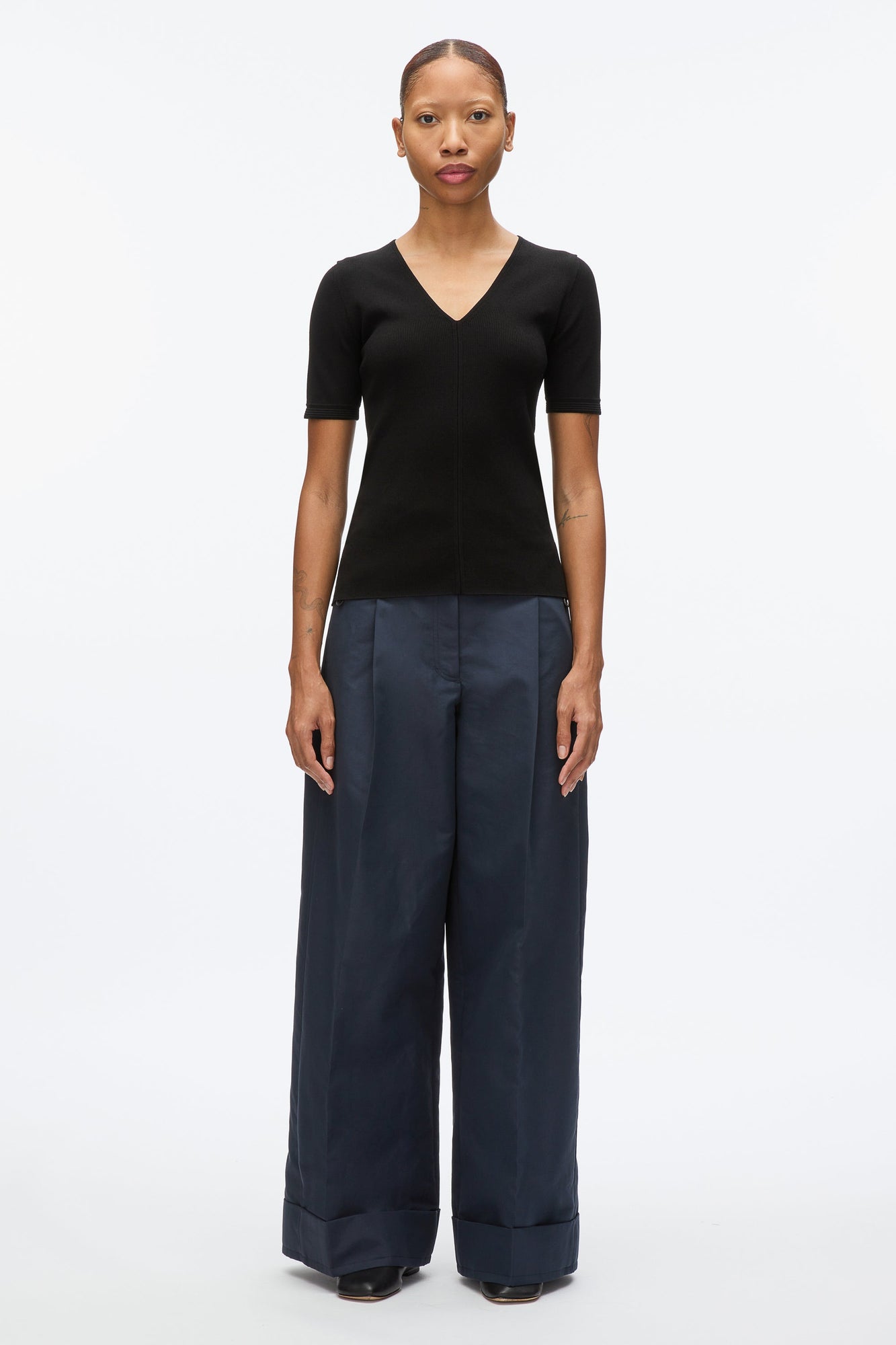 Compact Rib V-Neck Tee | Black