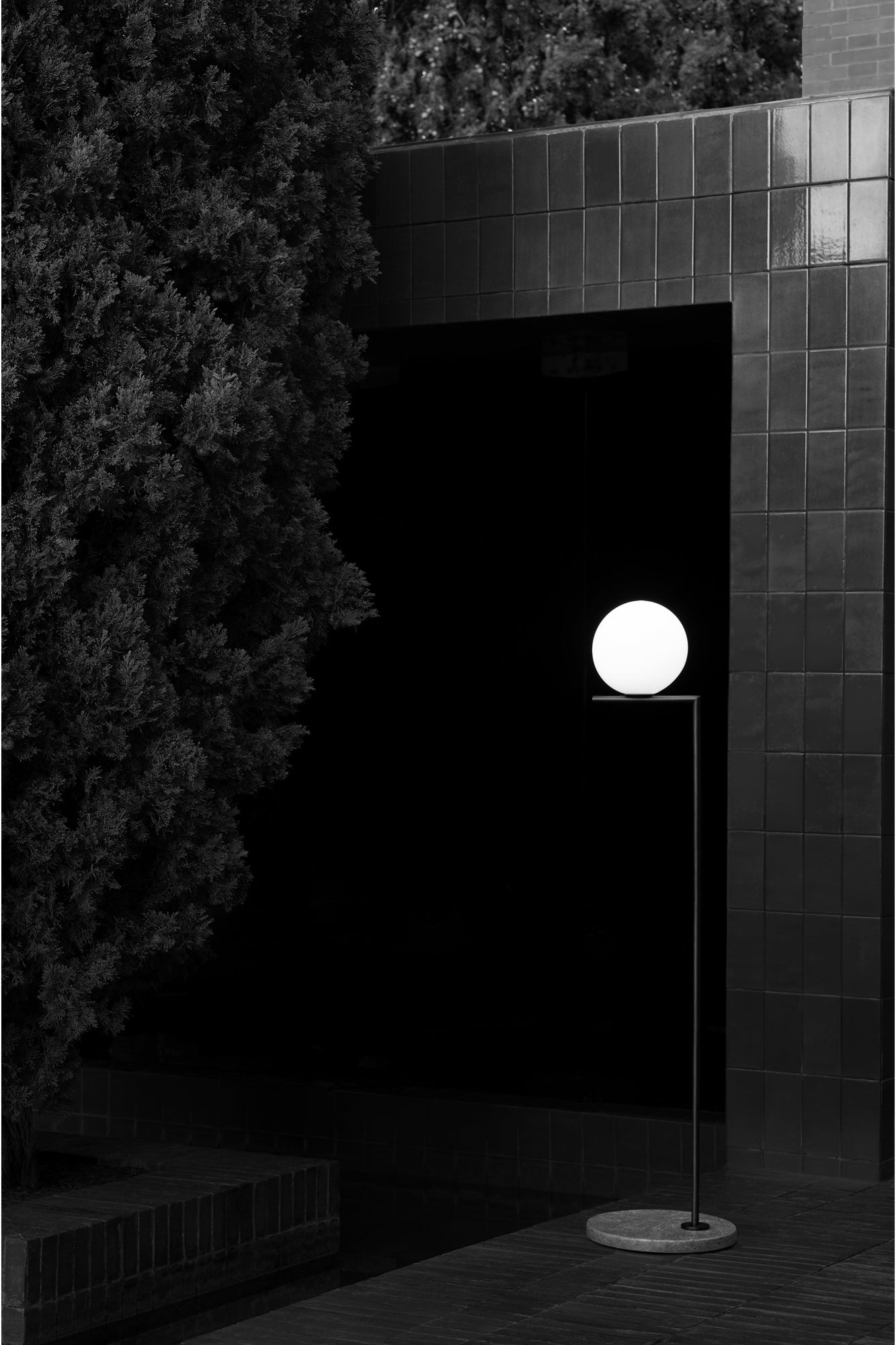 IC Outdoor Floor 1 Lava Black | Red