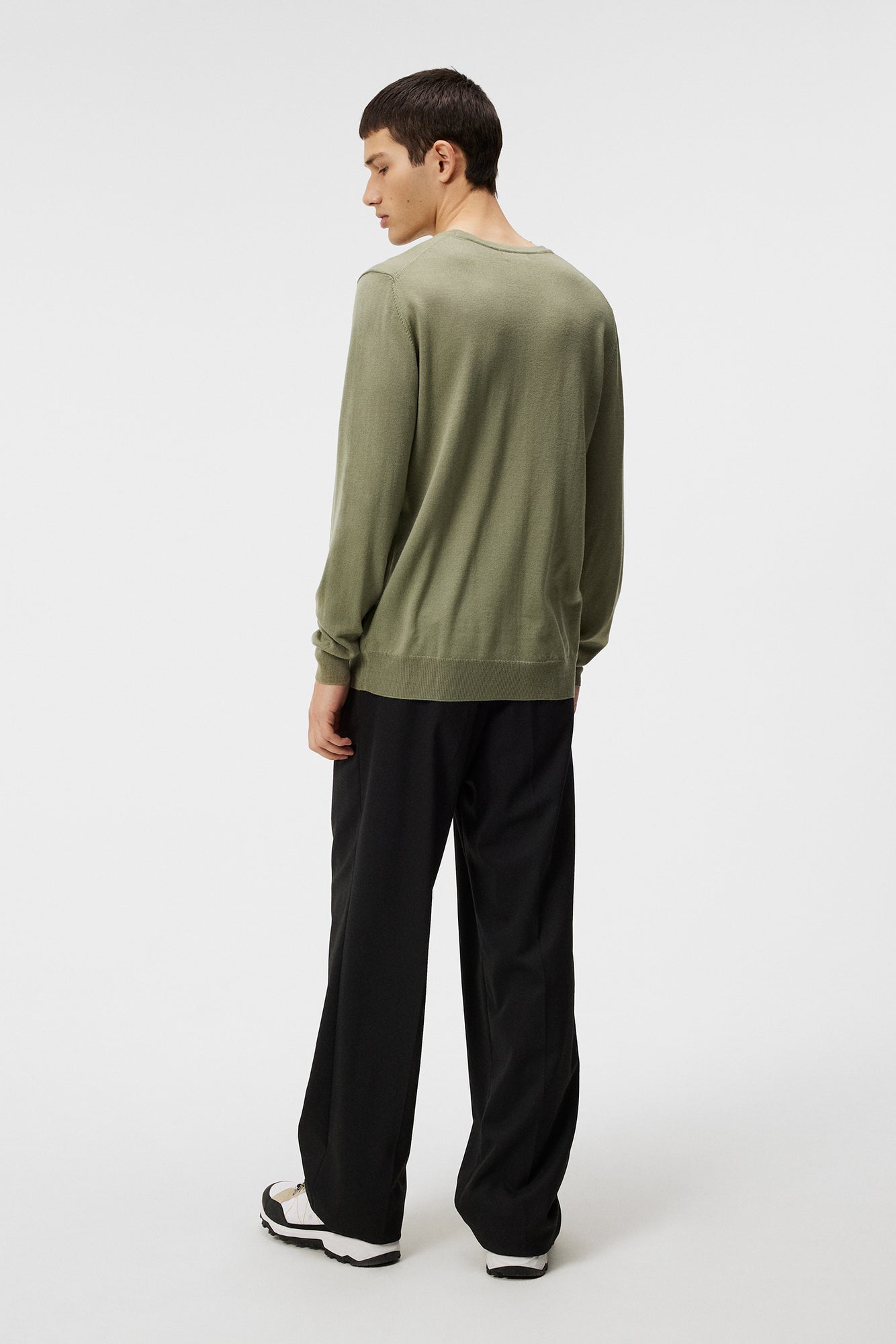Men | Lyle Light Merino Sweater | Oil Green