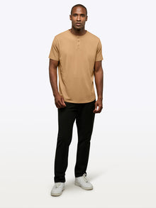 Mens | AO Henley Curve-Hem | Signature-Fit PYCA Pro | Latte
