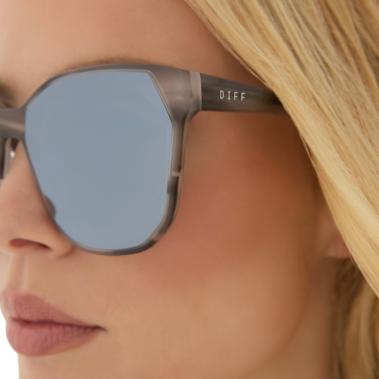 Womens | Gia Sunglasses | Smoke Marble | Grey/Silver Flash Lenses