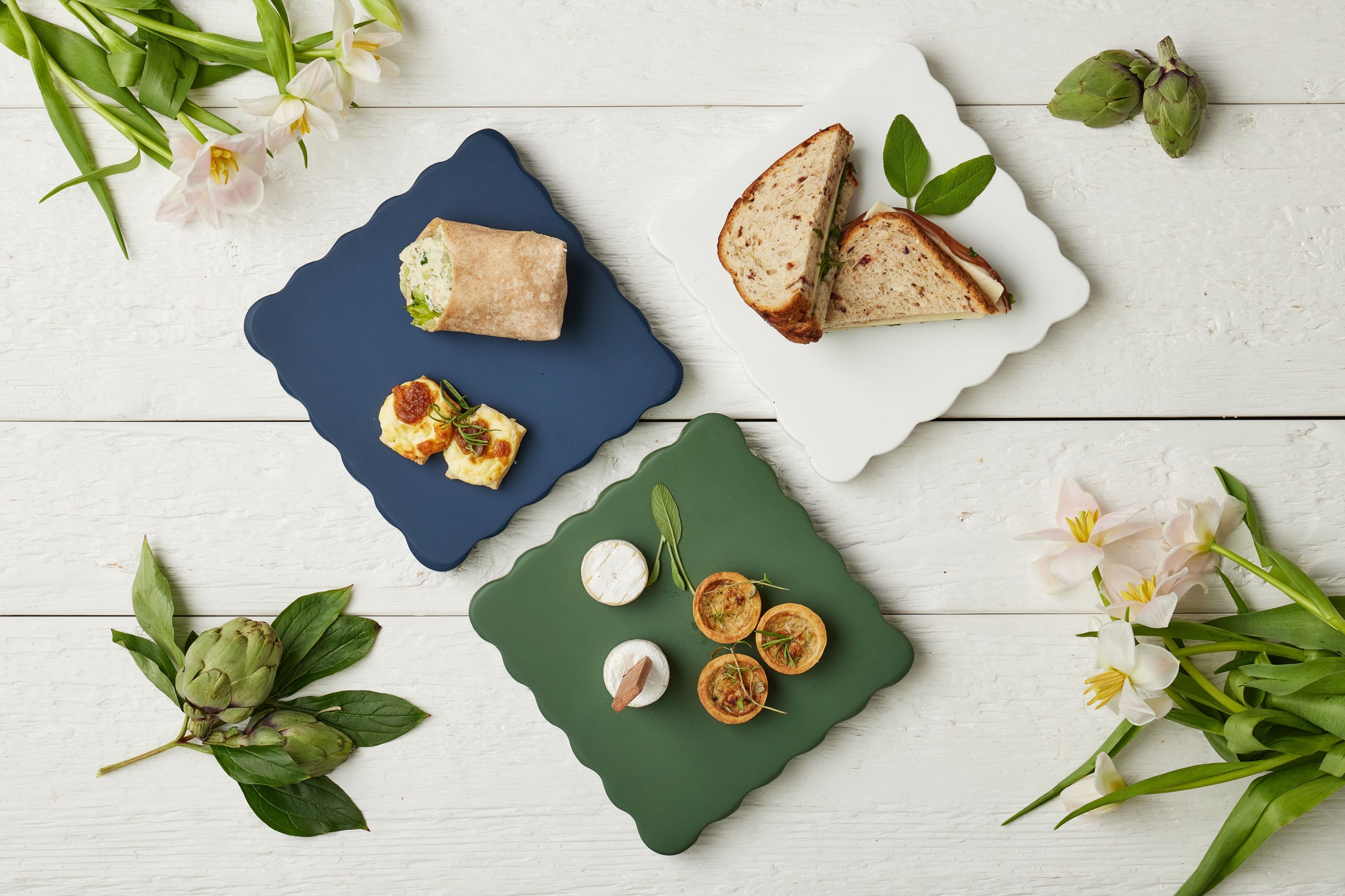 Square Scalloped Cheese Board with Cheese Markers | White | Small