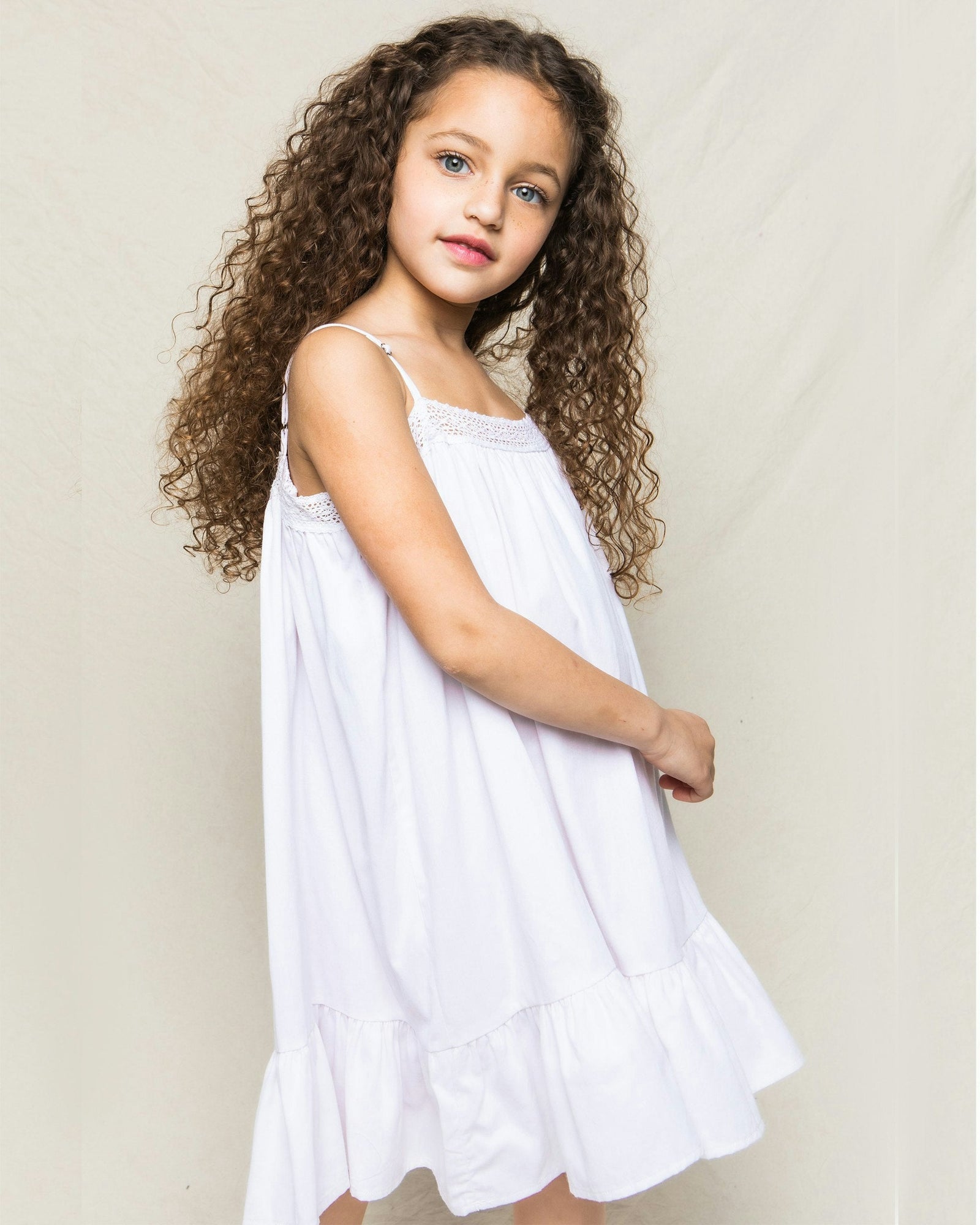 Girl's Twill Lily Nightgown in Fleurs de Rose in White#Color_White