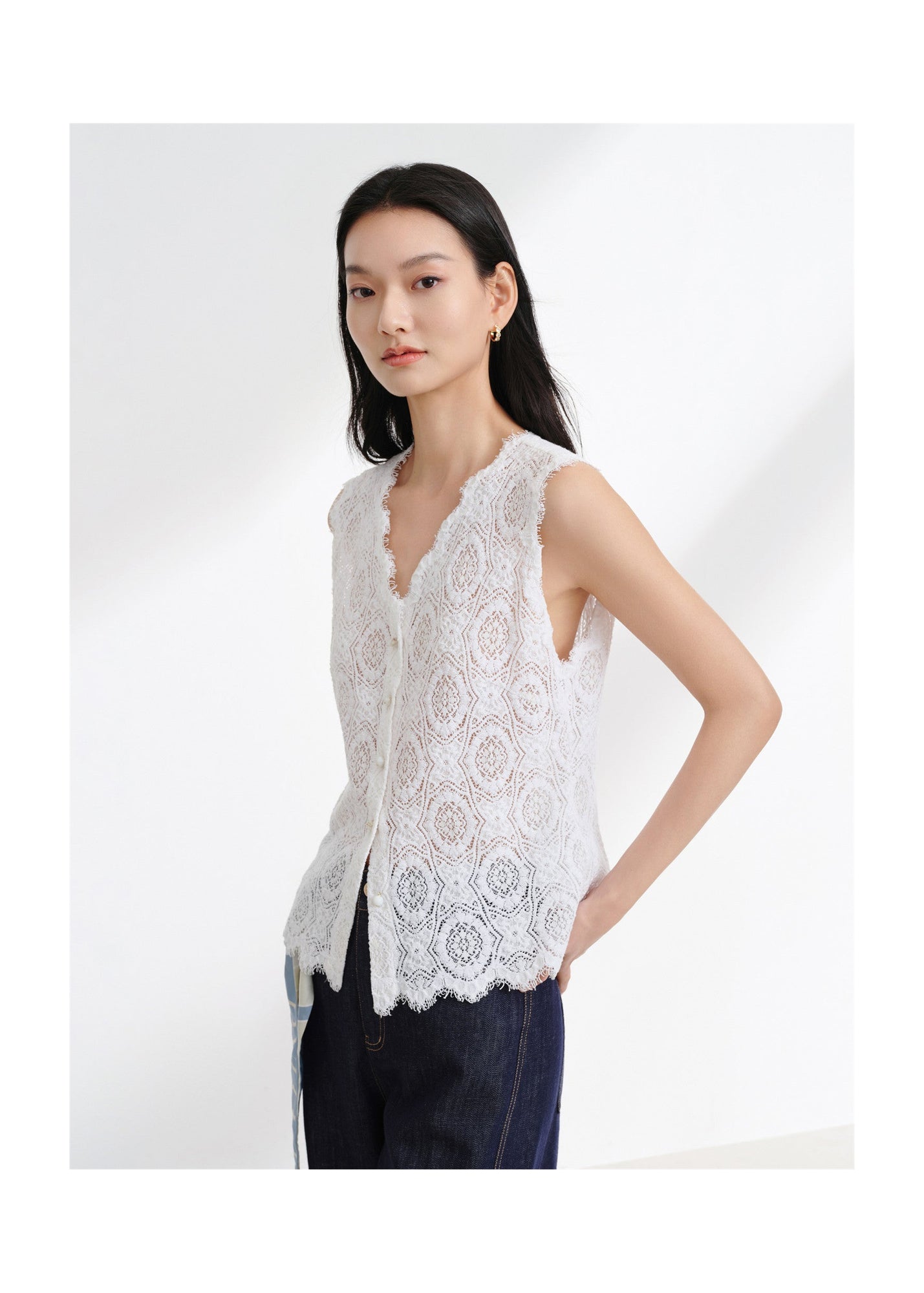 Straight-Cut Lace Vest | White