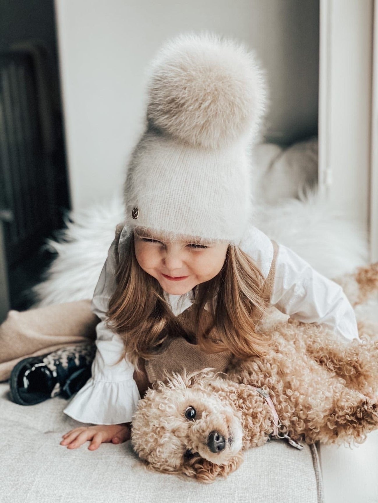Unisex | Vanya Beige Cashmere Kids' Fox Fur Beanie Hat | Oatmeal