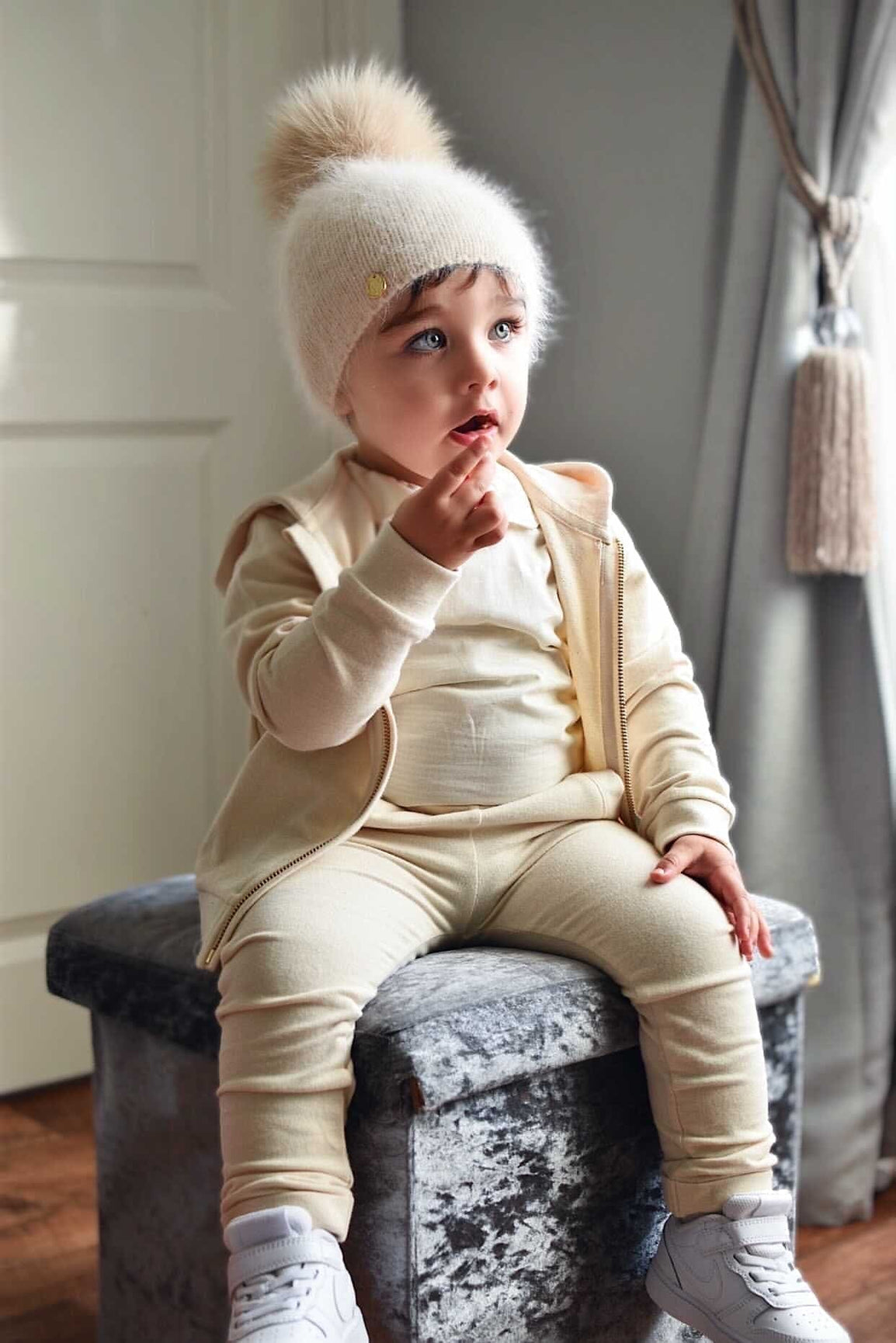 Unisex | Vanya Beige Cashmere Kids' Fox Fur Beanie Hat | Oatmeal