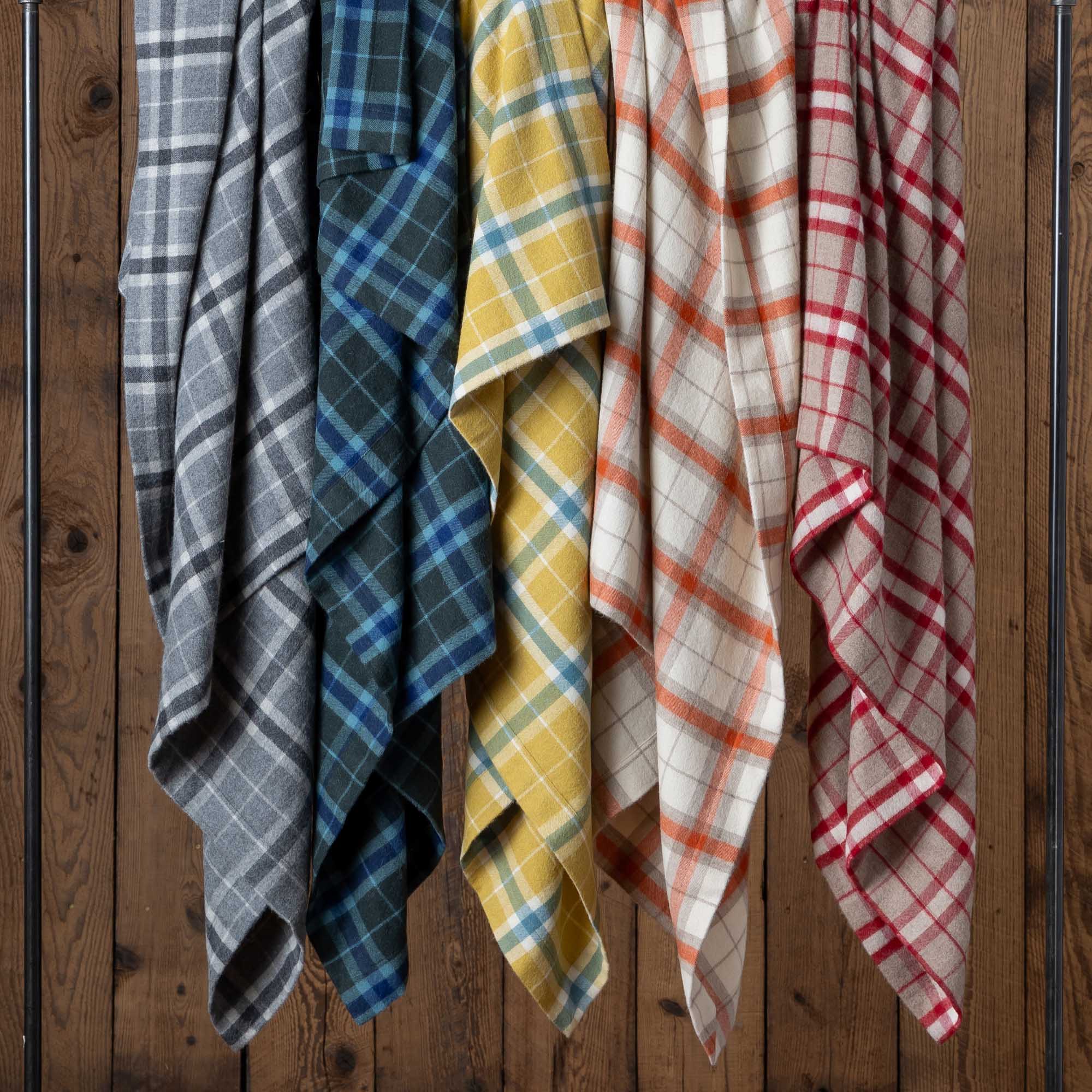 Aberdeen Throw | Light Taupe / Scarlet