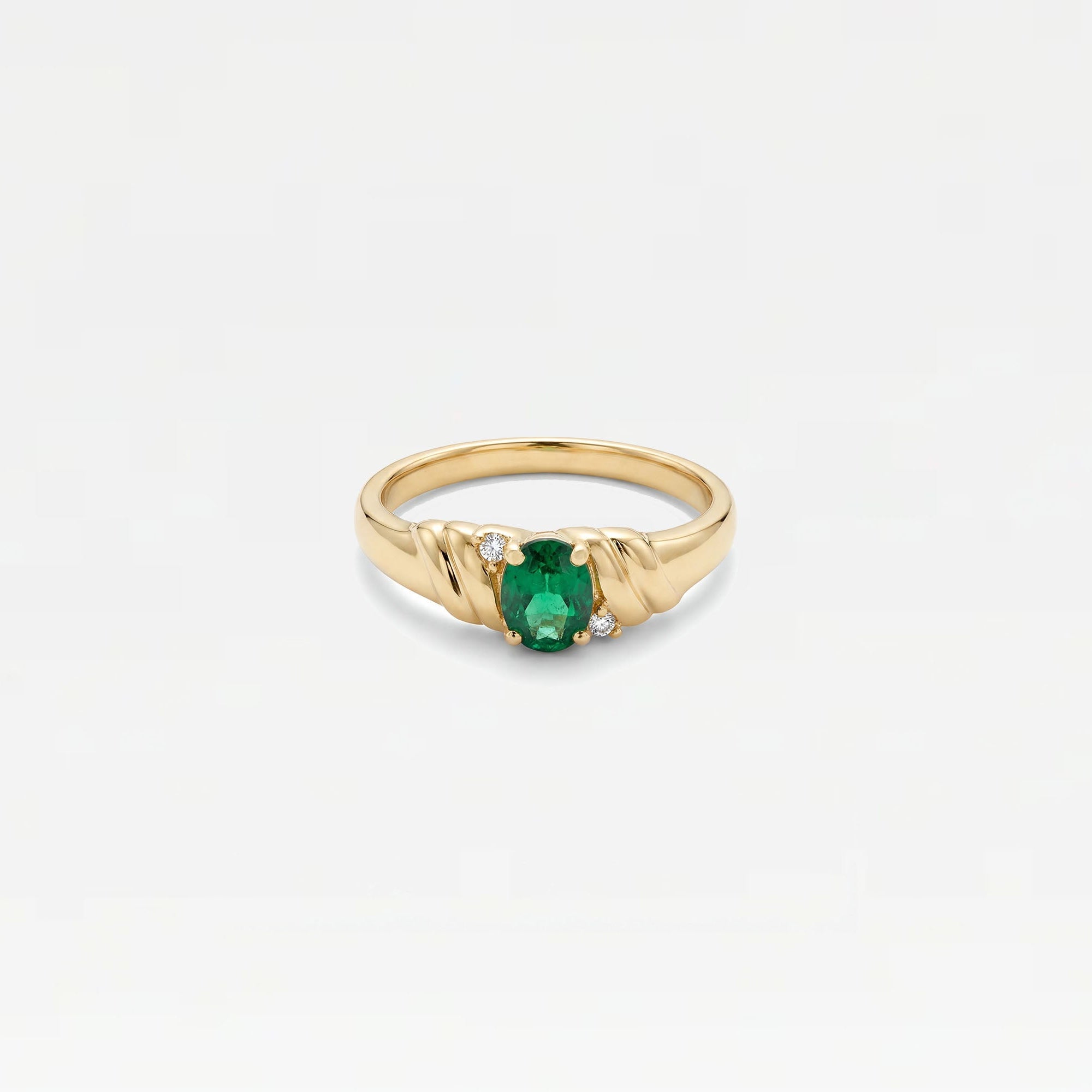 The Emerald Juna Tiny Oval Ring | Emerald