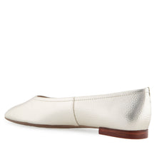 Amelie Casual Flat | Soft Gold Leather