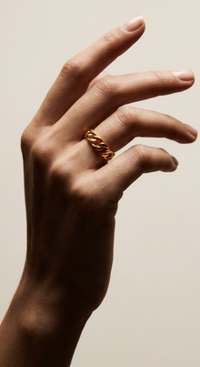 The Mid Size Curb Ring | Gold Vermeil